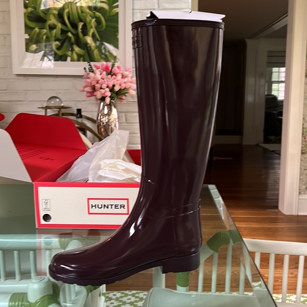 NEW WITH BOX. Never worn. Hunter boots refined gloss in cherry brandy size 7.